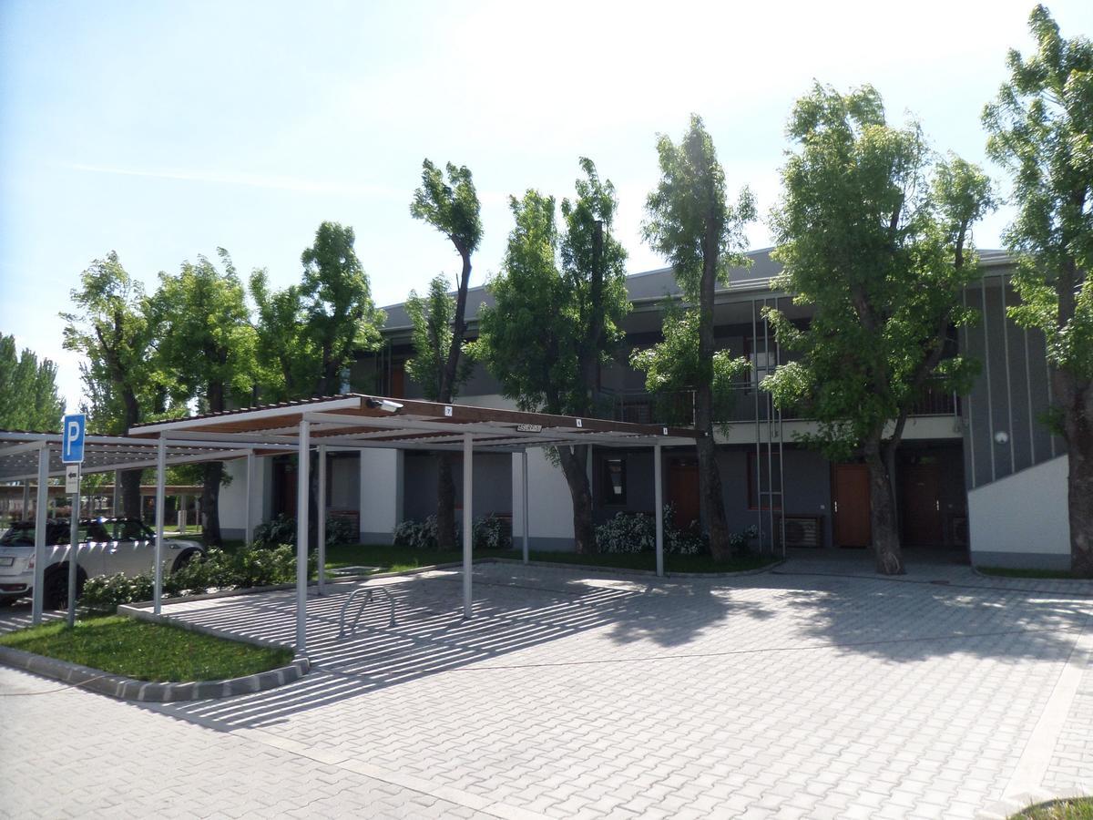 Silver Delux Apartman Balatonfured Exterior photo